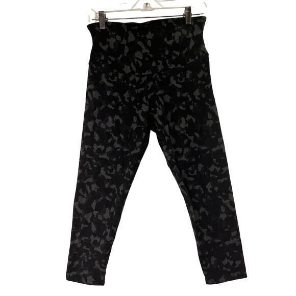 Yummie Camo Camouflage Talia Cropped Capri Shaping Leggings Size Large - Picture 1 of 6